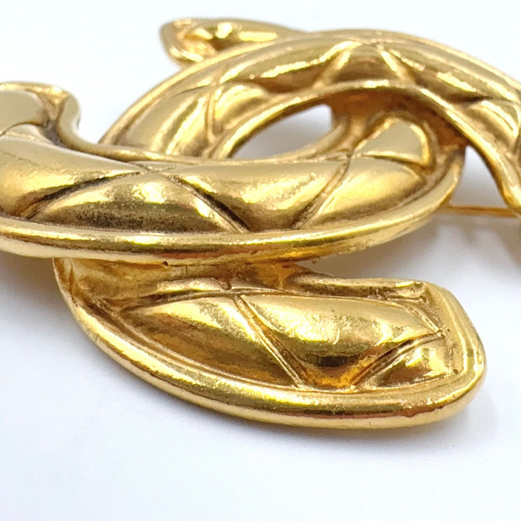 Chanel CC Logo Quilted Gold Plated Brooch — view 6
