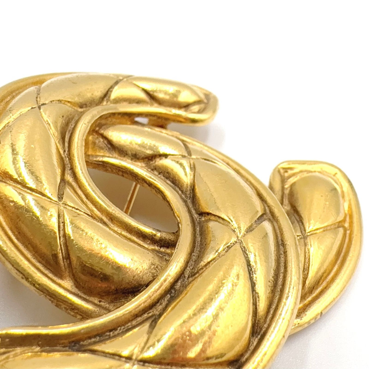 Chanel CC Logo Quilted Gold Plated Brooch — view 5