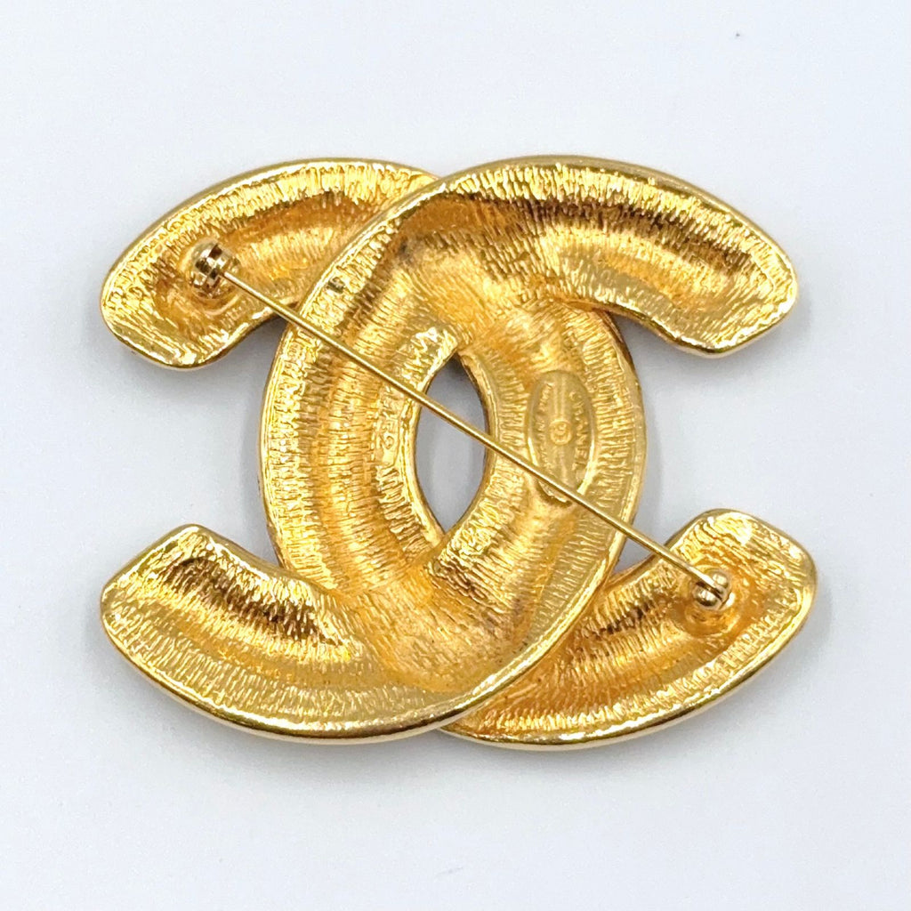 Chanel CC Logo Quilted Gold Plated Brooch — view 2