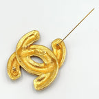 Chanel CC Logo Quilted Gold Plated Brooch — view 3