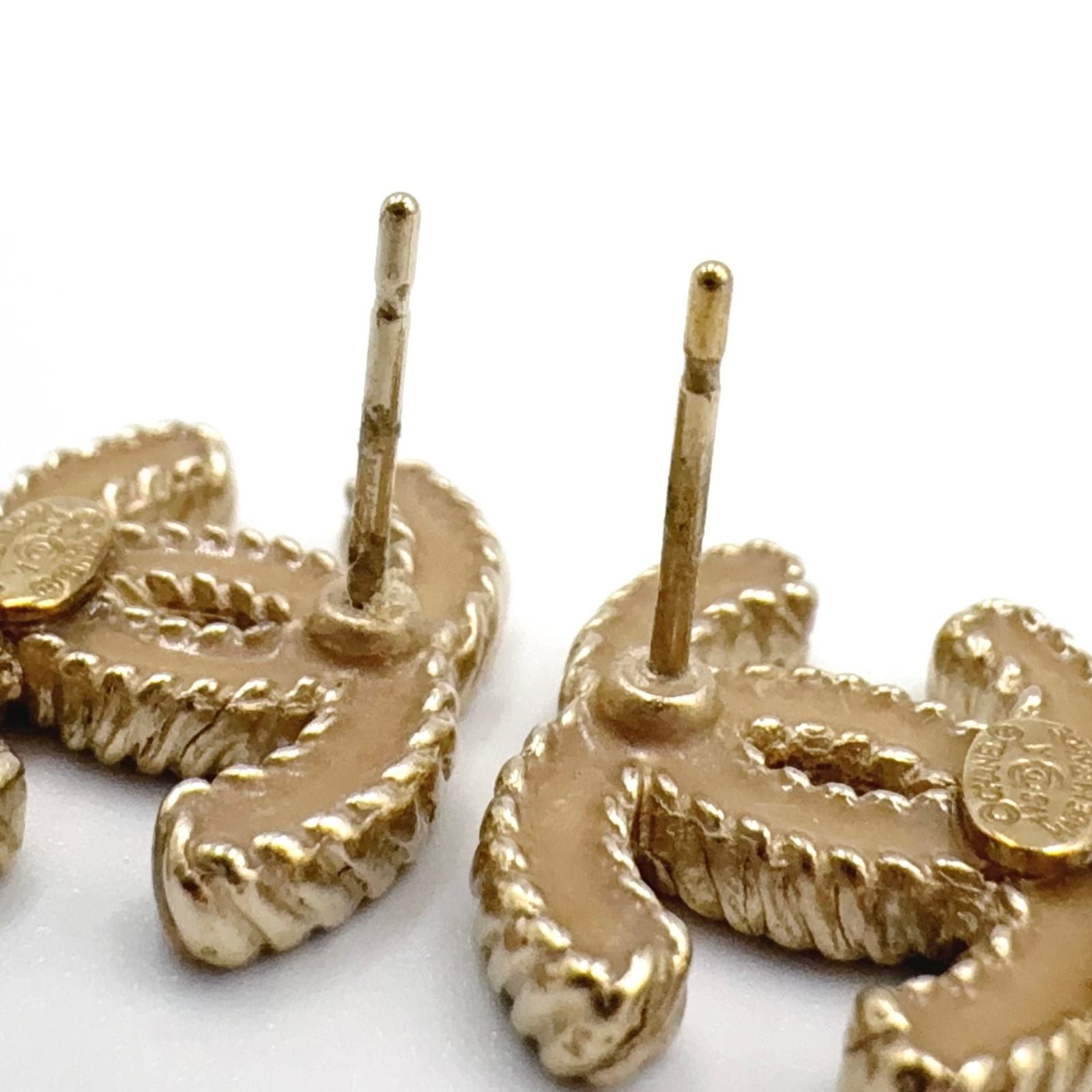 Chanel CC Logo Stud Enamel Gold Beige Earrings — view 6
