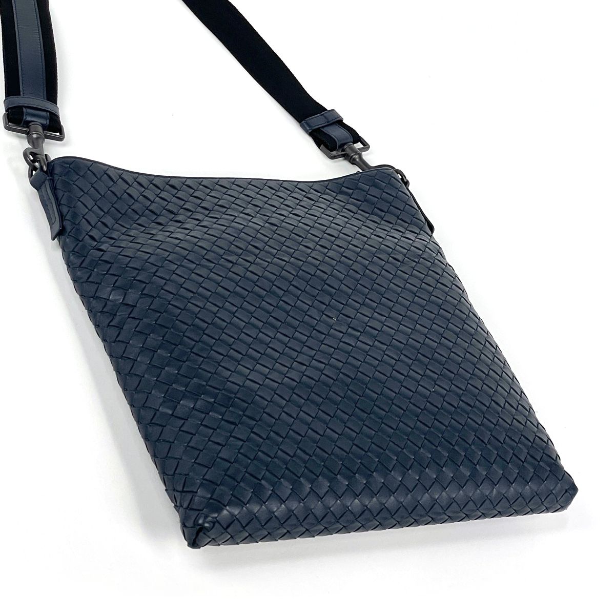 Bottega Veneta Shoulder Bag Intrecciato Leather Navy — view 2