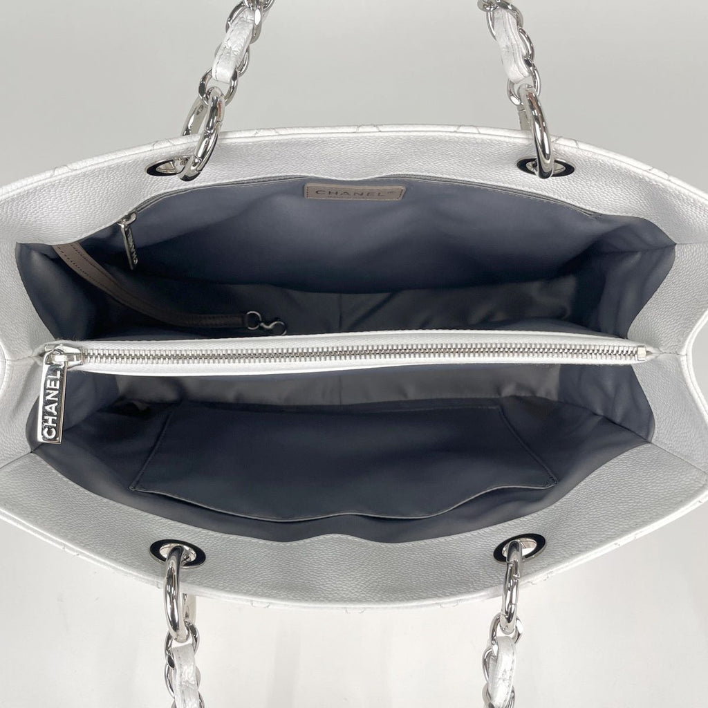 Chanel Tote CC Logo Quilted Caviar Leather White — view 7