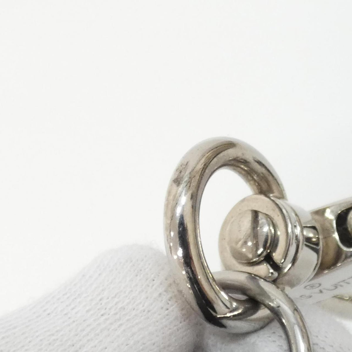 Louis Vuitton Key Holder LV Circle Key Ring Keychain — view 6
