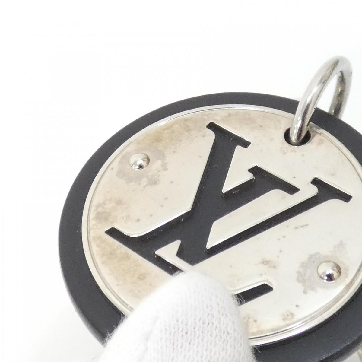 Louis Vuitton Key Holder LV Circle Key Ring Keychain — view 3
