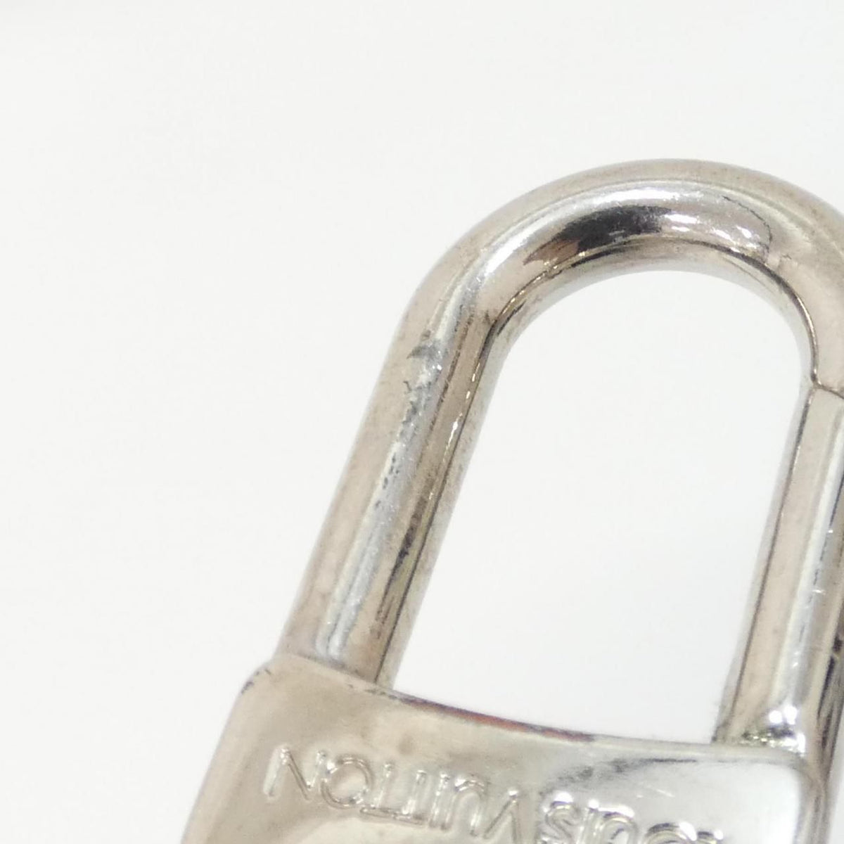 Louis Vuitton Key Holder LV Circle Key Ring Keychain — view 4
