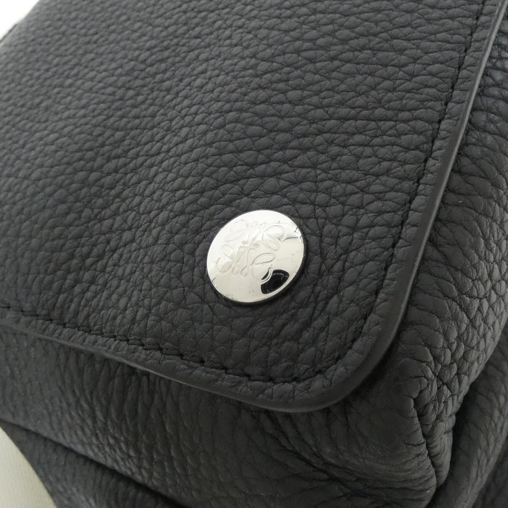 Loewe Pebble Messenger Medium Shoulder Bag — view 4