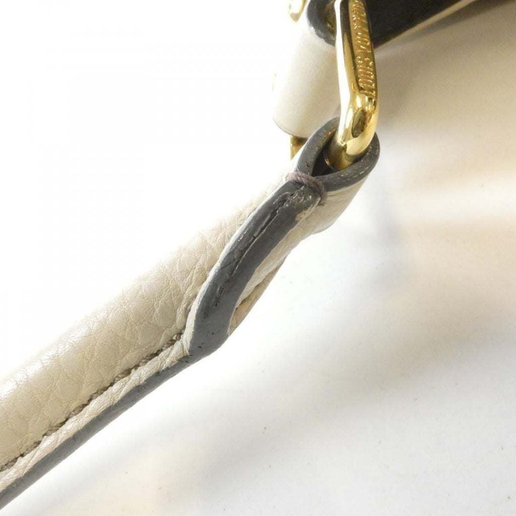 Louis Vuitton Mahina L Shoulder Bag — view 8