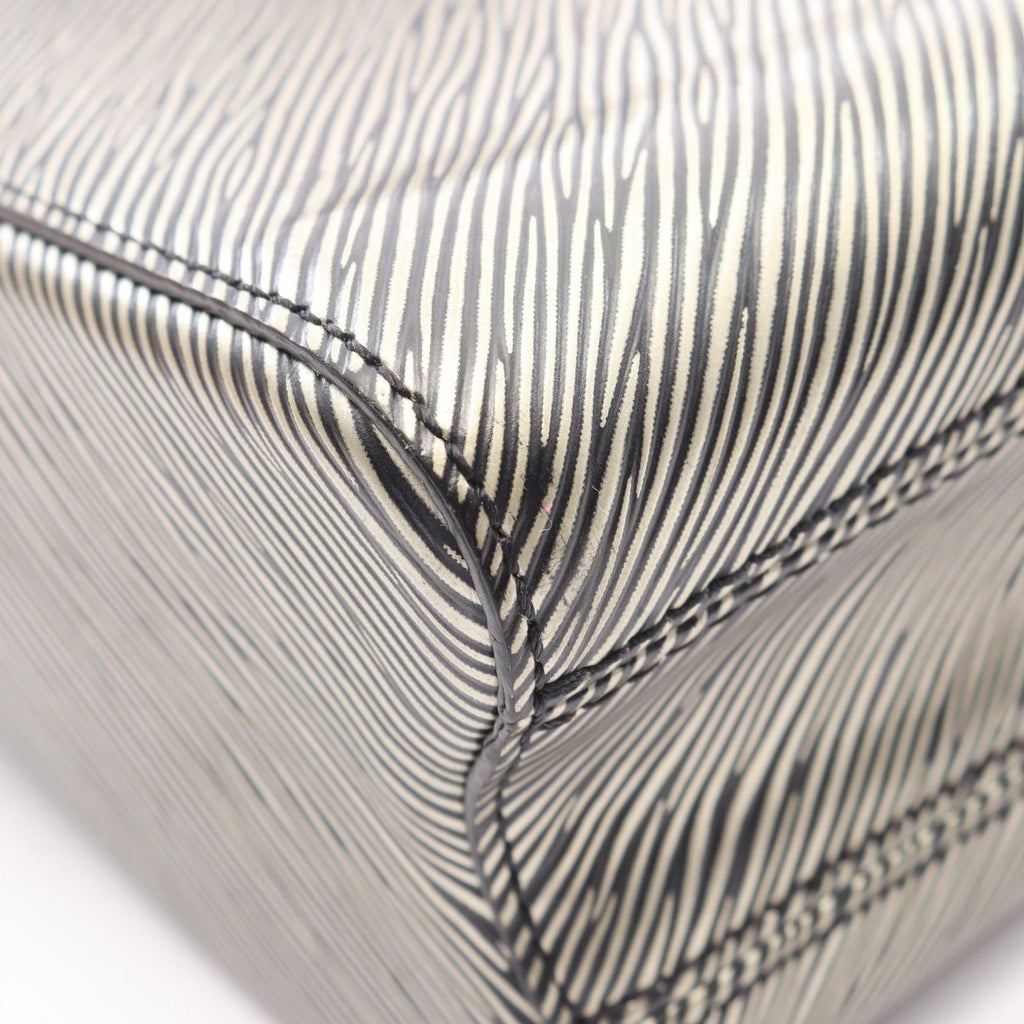 Louis Vuitton Shoulder Bag Twist MM Epi Metallic Silver Leather — view 7