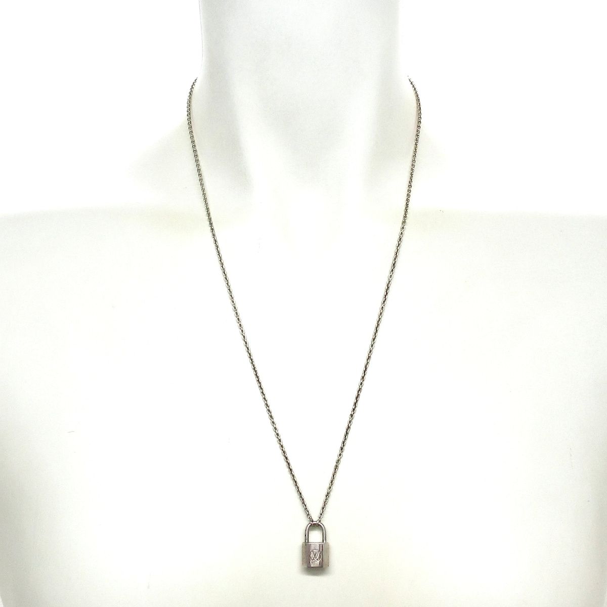 Louis Vuitton Necklace Pendentif Silver Lockit — view 2
