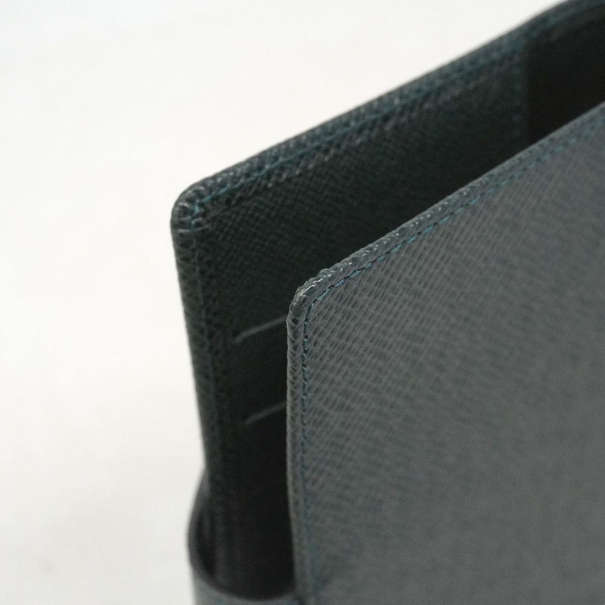 Louis Vuitton Notebook Cover Taiga Agenda PM Epi Sear — view 6