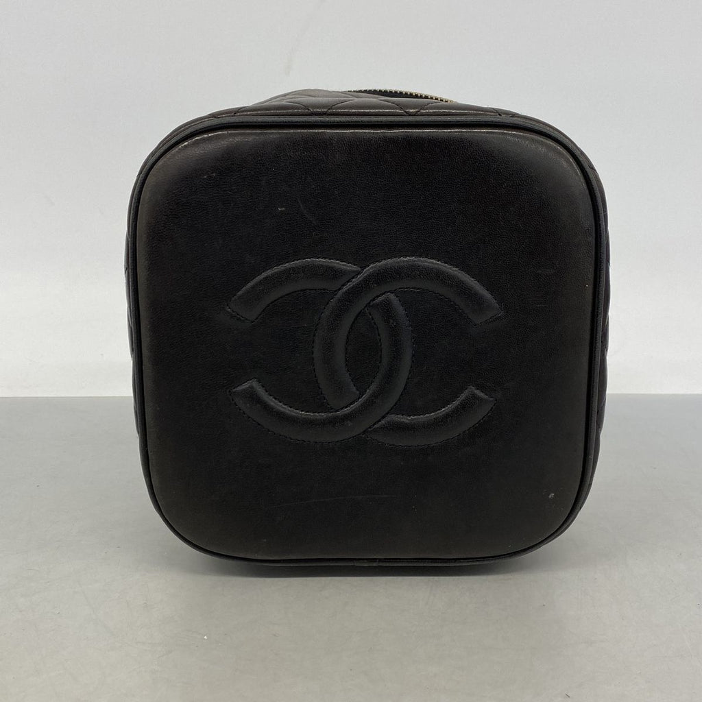 Chanel Vanity Bag Quilted Lambskin Black Gold — view 3