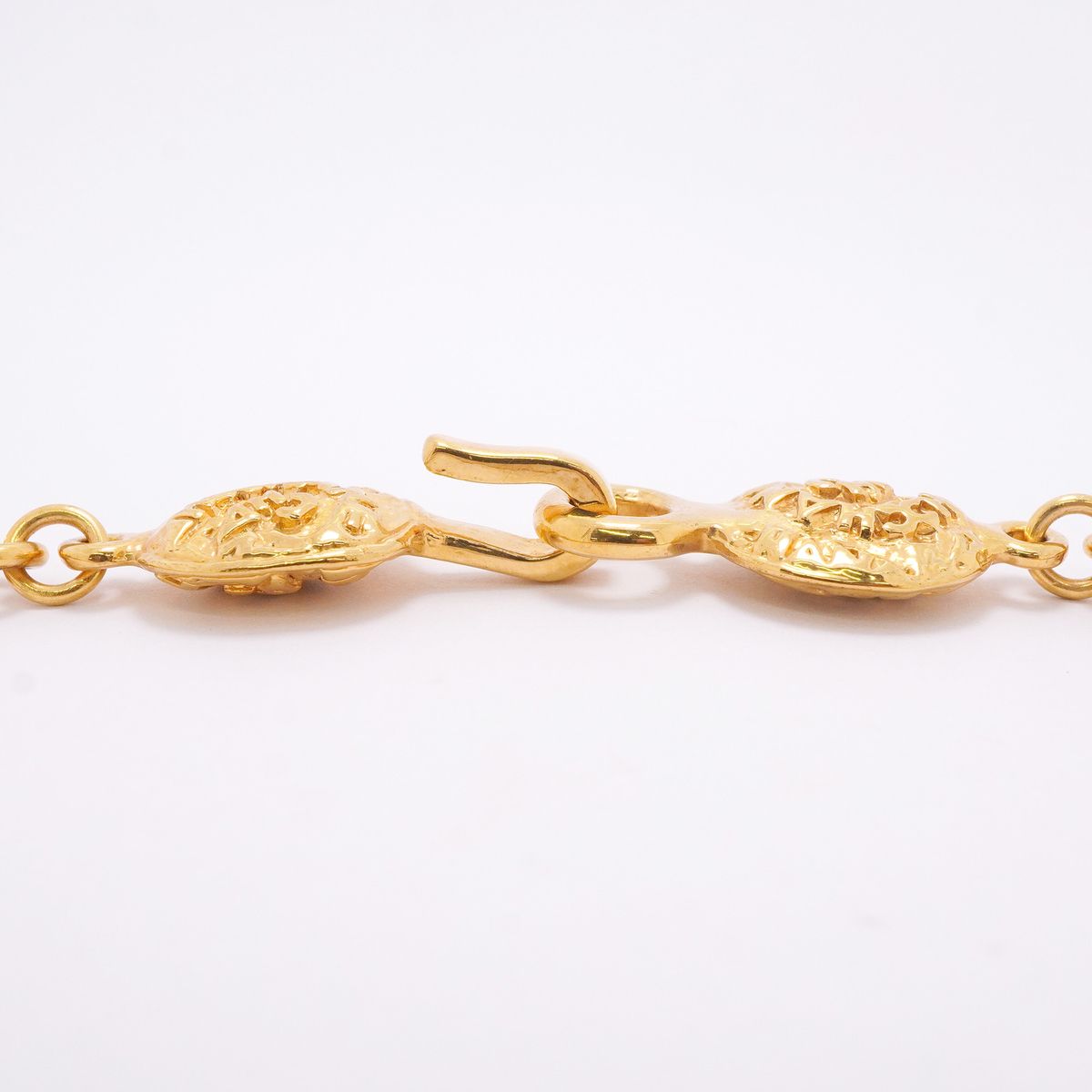 Chanel Necklace Vintage CC Logo Gold Plated — view 4