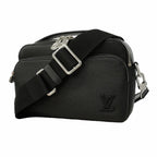 Louis Vuitton Shoulder Bag Taiga Avenue Messenger Noir