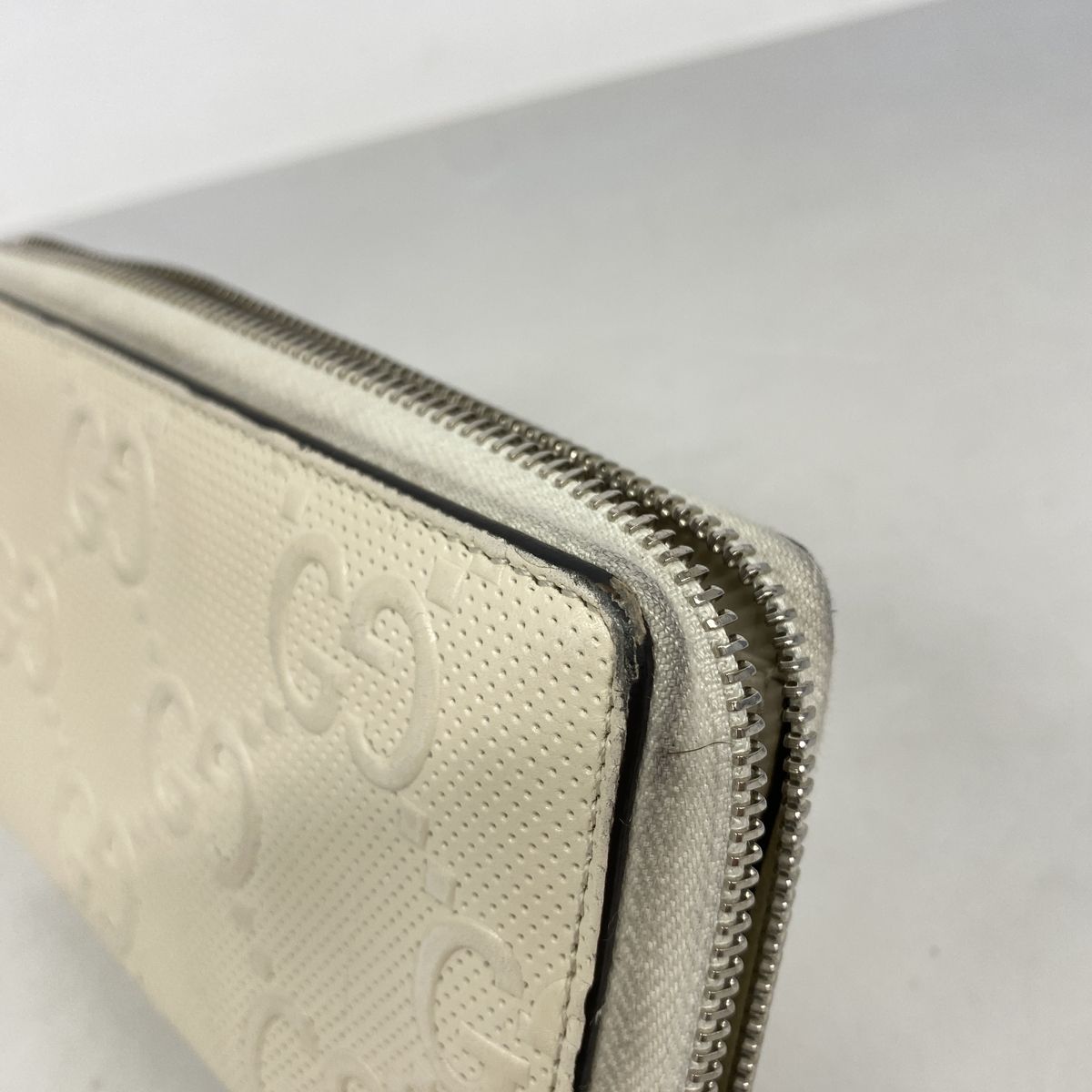 Gucci Wallet GG Embossed Leather Ivory Silver — view 5