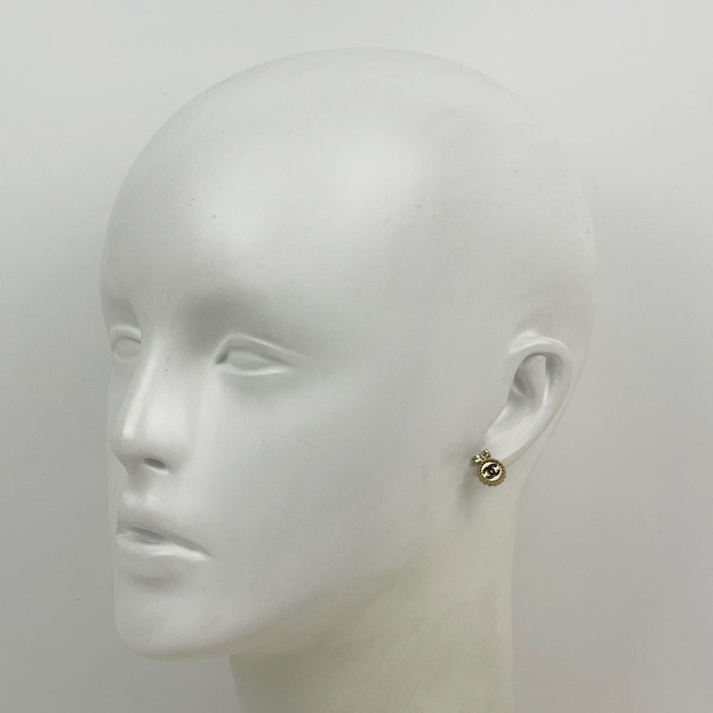 Chanel Earrings CC Logo Ribbon Gold Plated — view 7