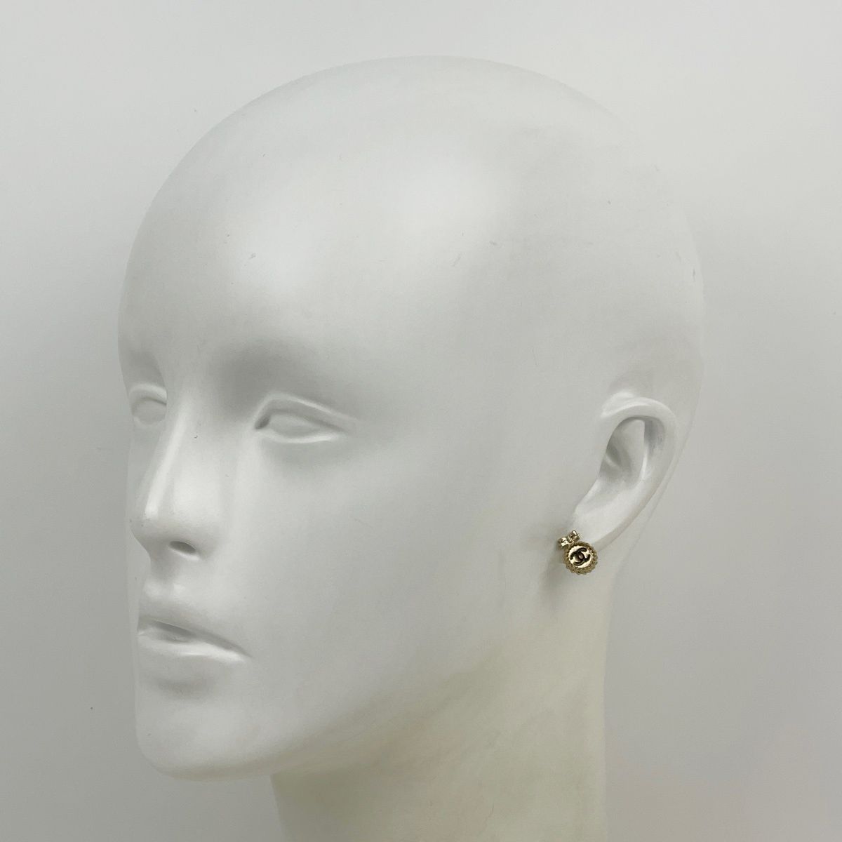 Chanel Earrings CC Logo Ribbon Gold Plated — view 7