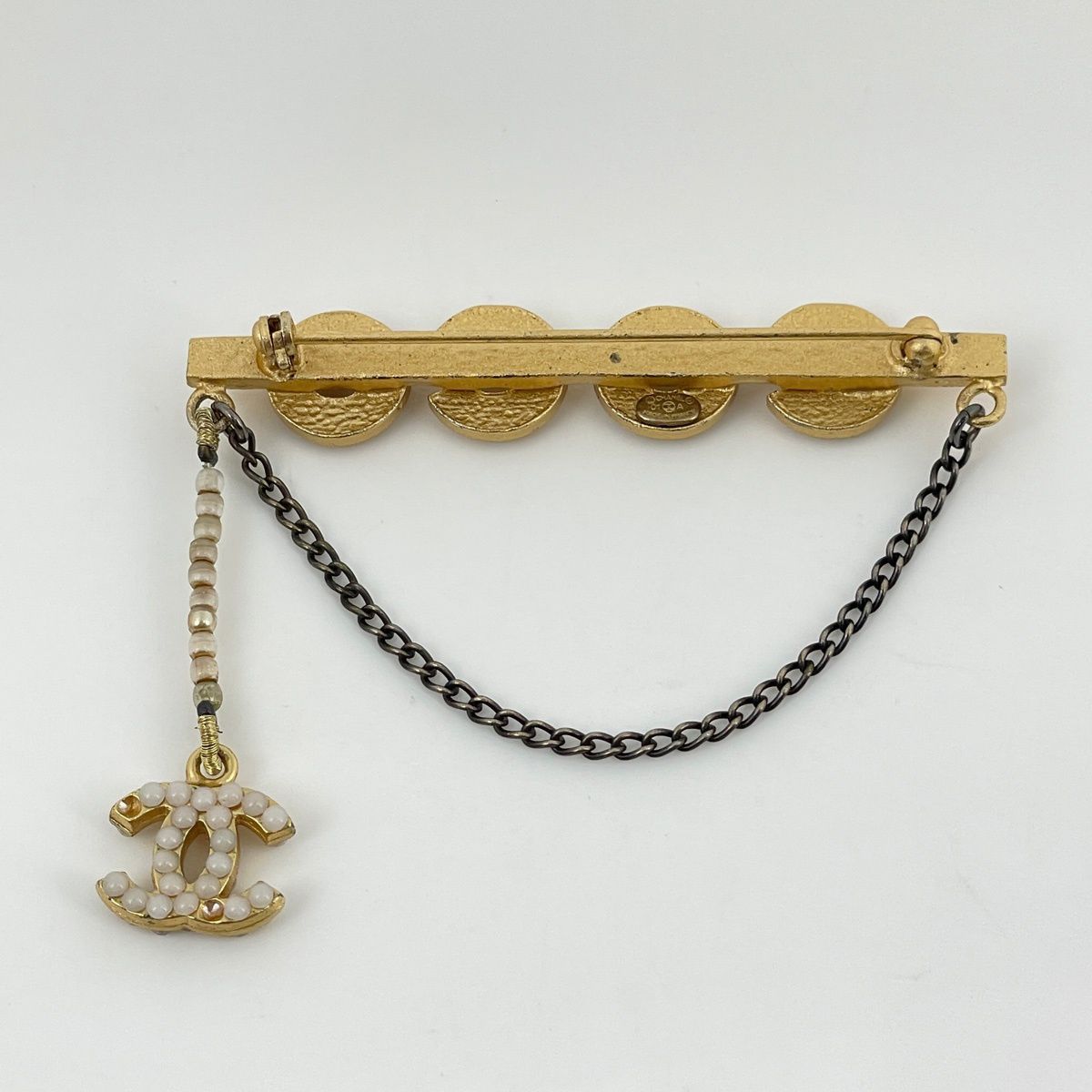 Chanel Brooch CC Logo Faux Pearl Gold — view 2