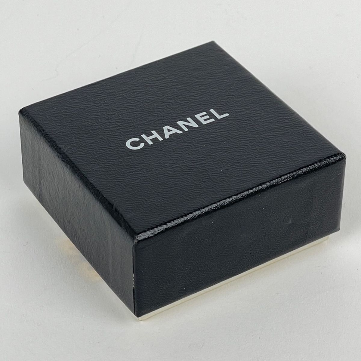 Chanel Earrings CC Logo Heart Motif Gold Plated Beige Black — view 7