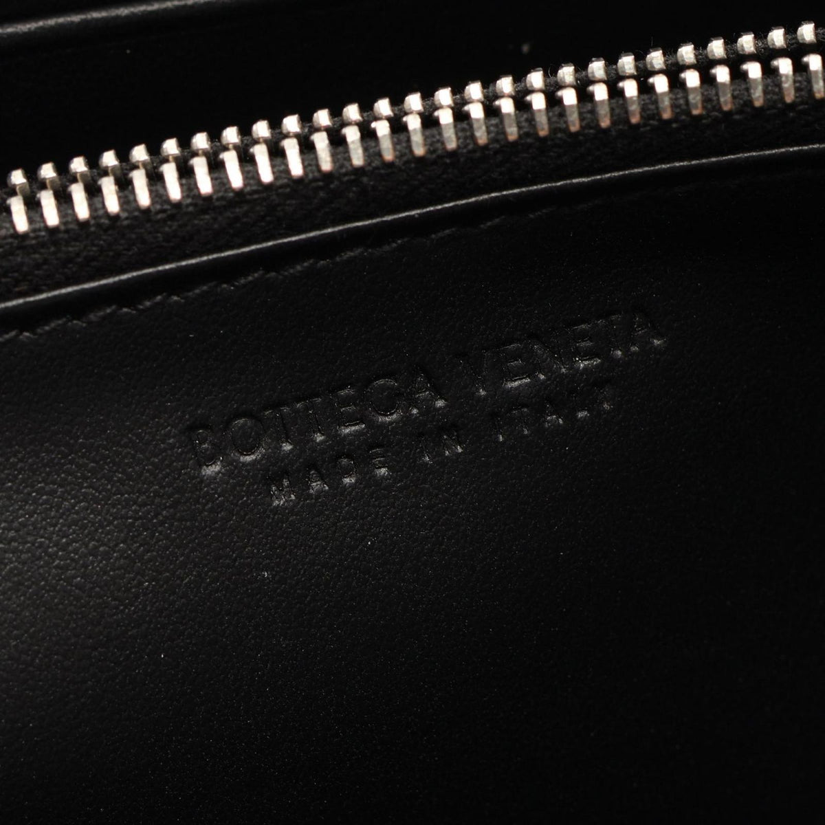 Bottega Veneta Round Wallet Cassette Zip Around Maxi Intrecciato Black Leather — view 4