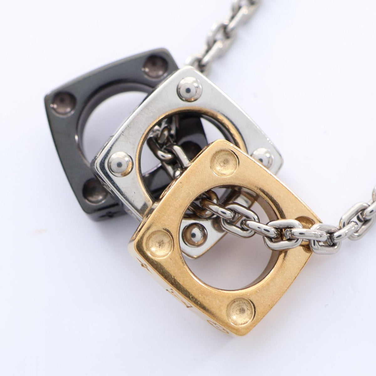 Louis Vuitton Necklace Monogram Gold — view 2