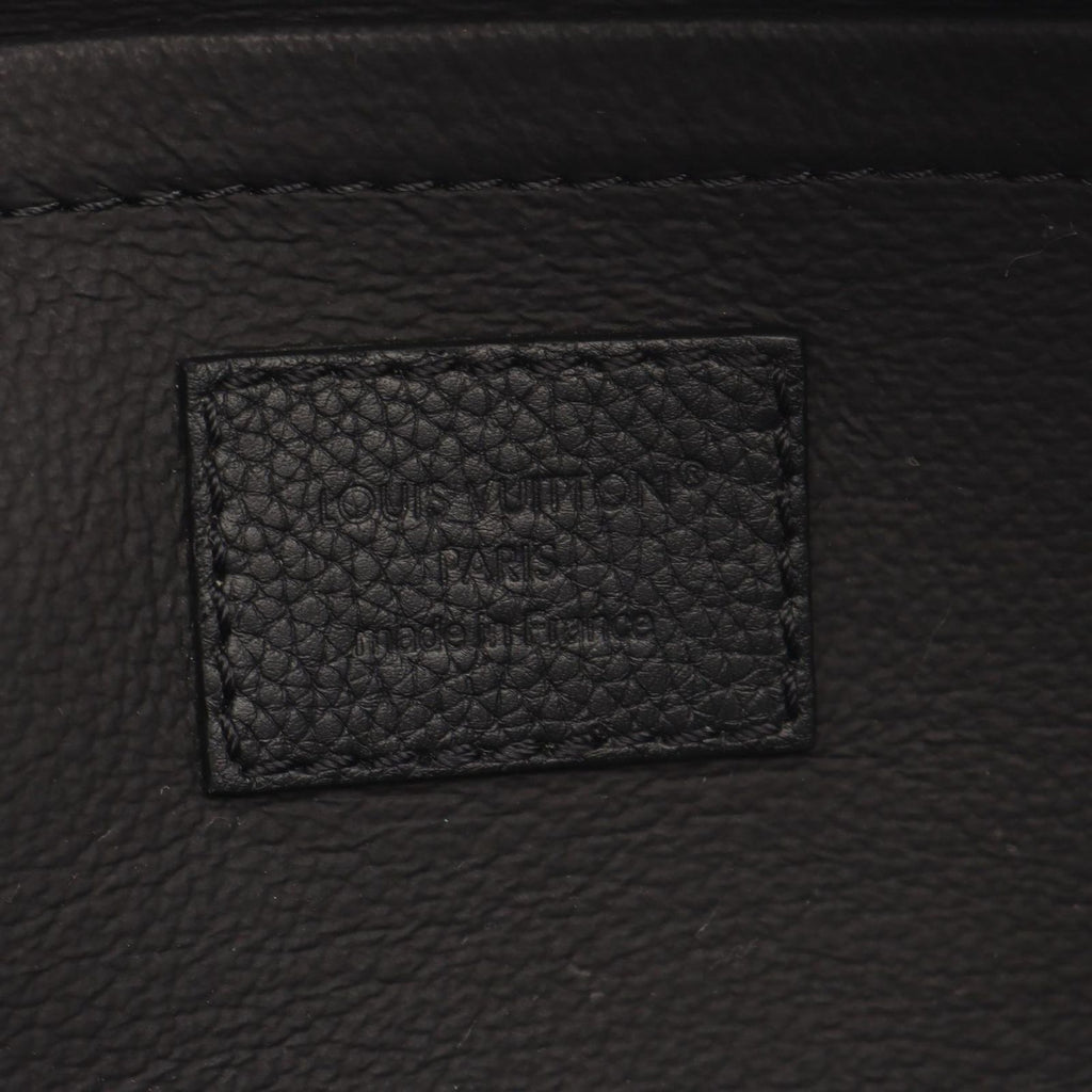 Louis Vuitton Clutch Locker Dopp Kit Noir Leather — view 4