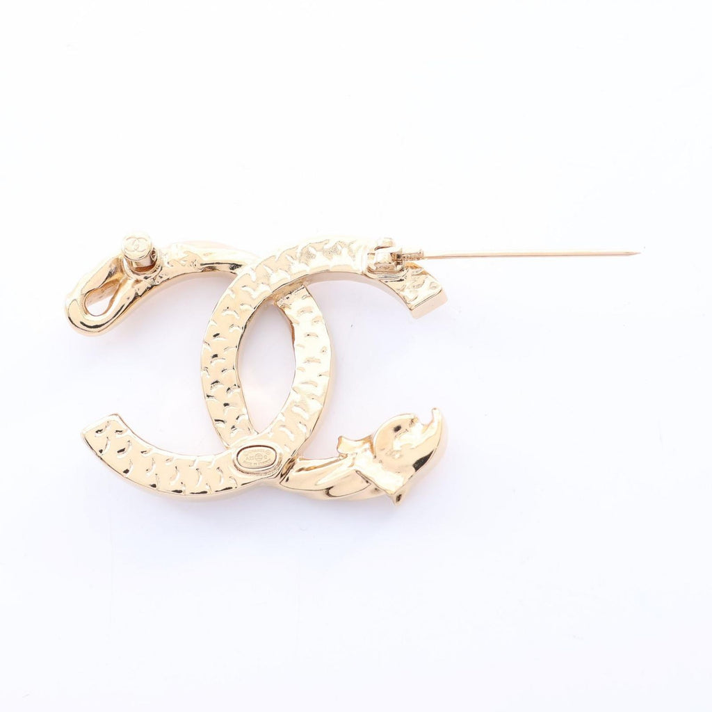 Chanel Brooch CC Logo Gold — view 2