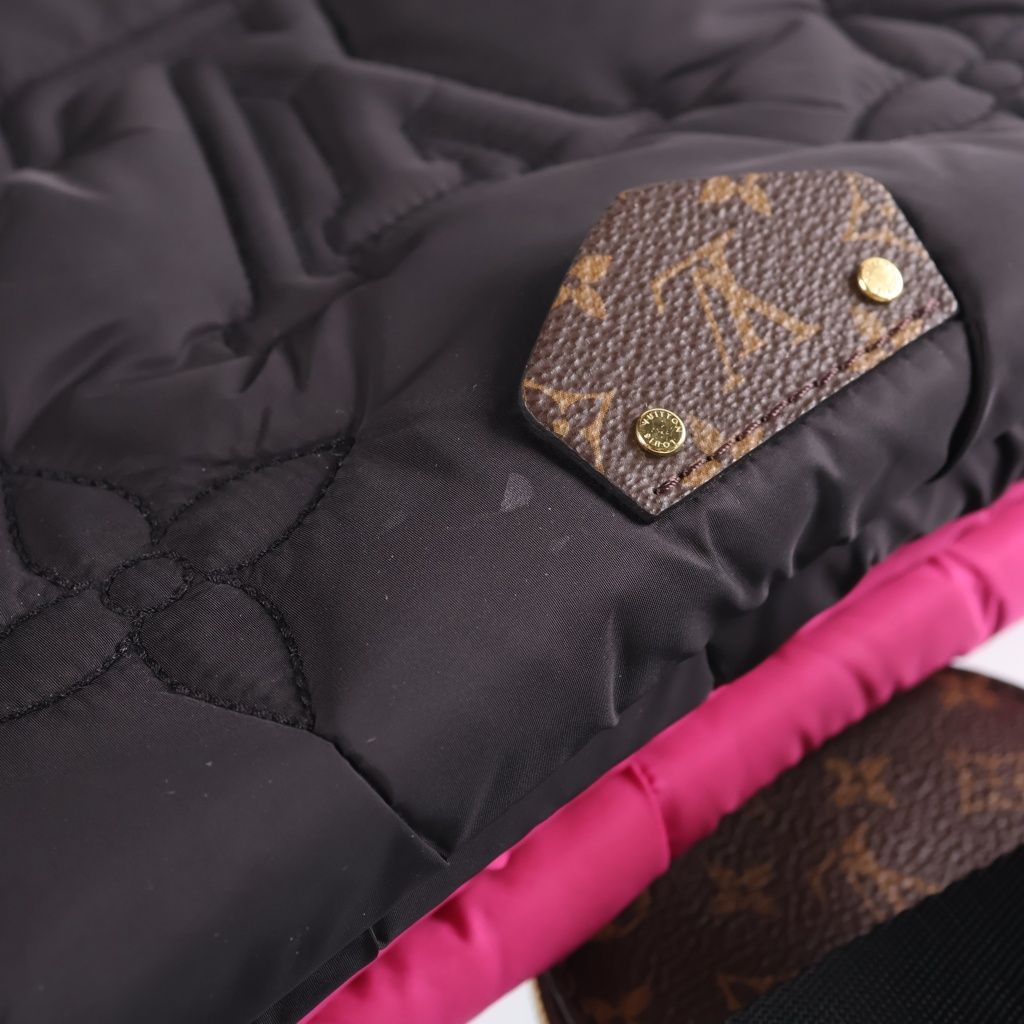Louis Vuitton LV Pillow Maxi Multi Pochette Accessoires Shoulder Bag Black Pink — view 6