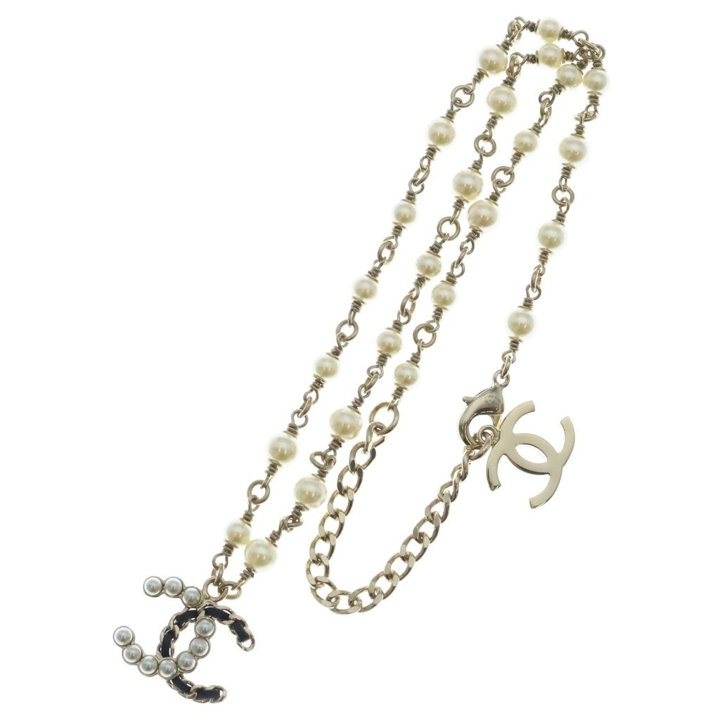 Chanel CC Logo Pearl Necklace Chain Gold — view 2