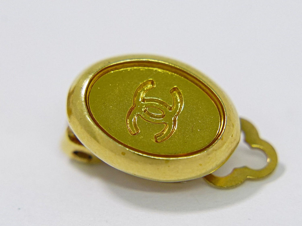 Chanel CC Logo Earrings Gold Plated — view 4