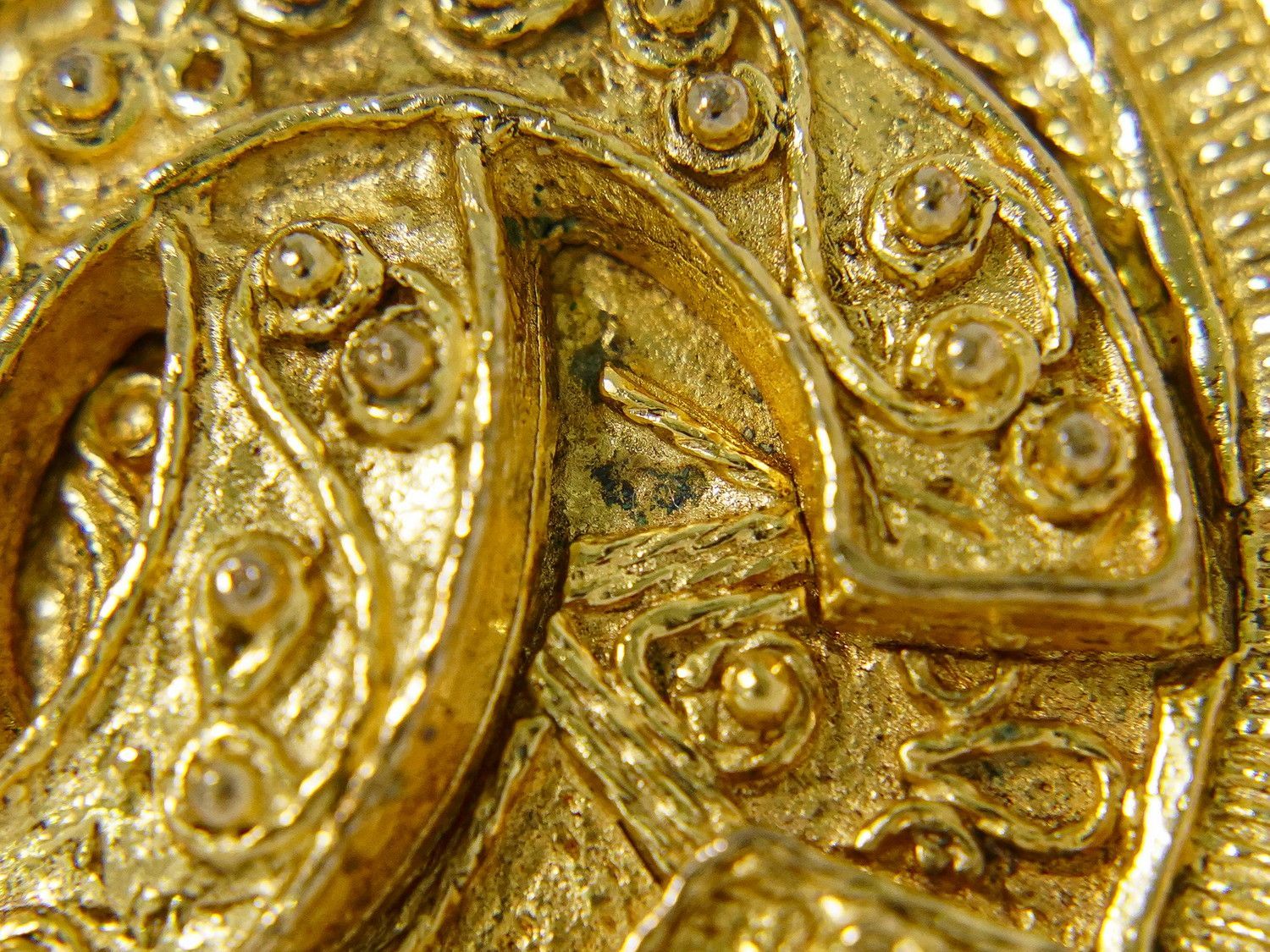 Chanel CC Logo Brooch Gold Plated — view 6