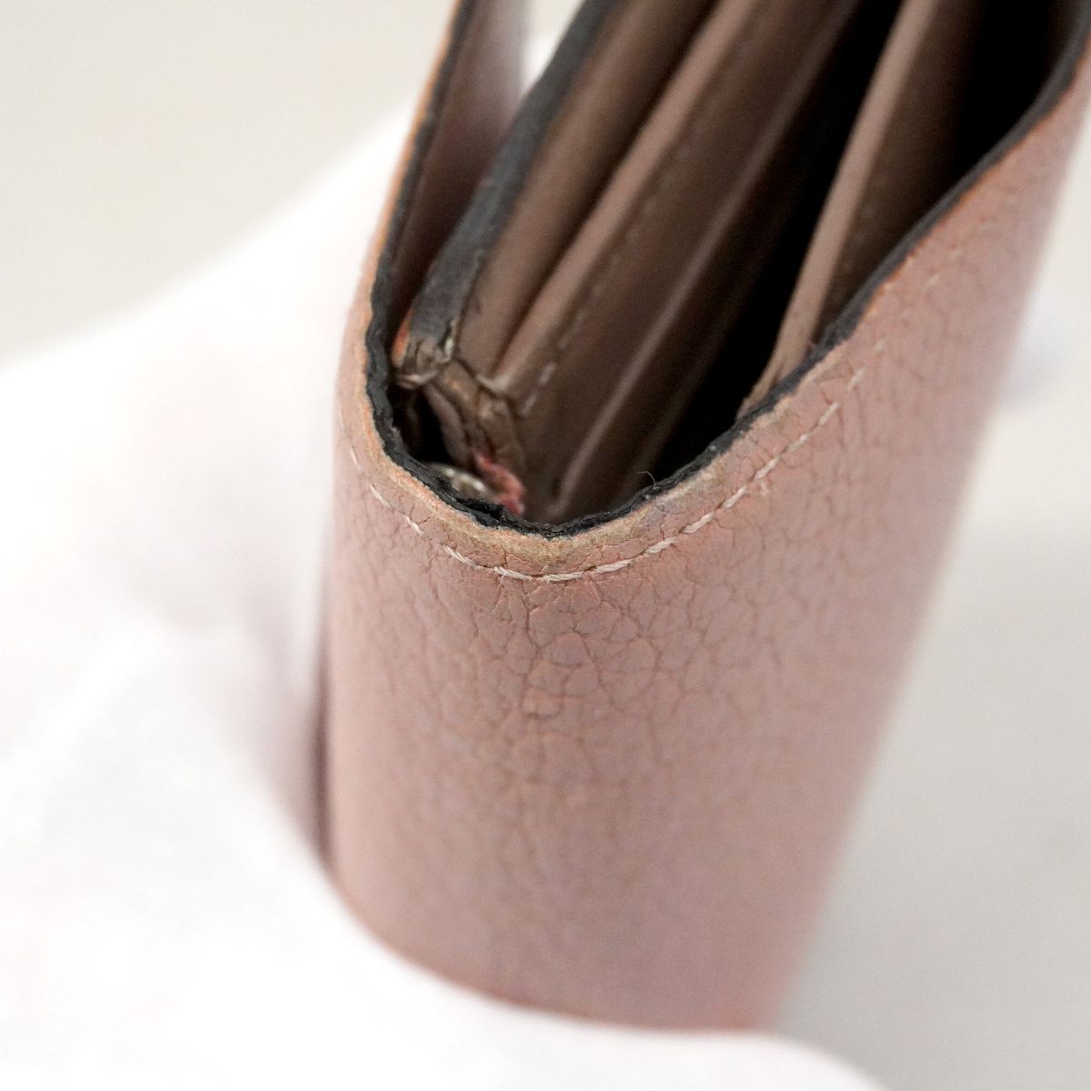 Louis Vuitton Trifold Wallet Portefeuille Capucines Compact Magnolia — view 8