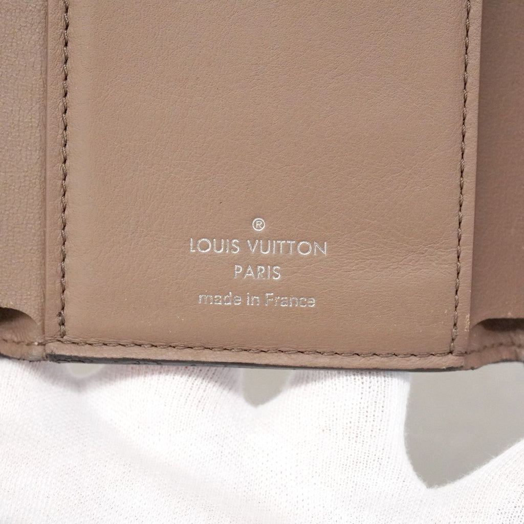 Louis Vuitton Trifold Wallet Portefeuille Capucines Compact Magnolia — view 5