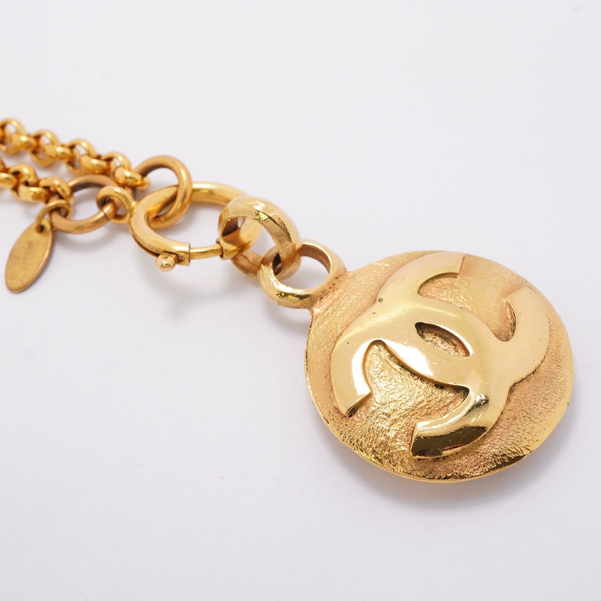 Chanel Necklace Vintage CC Logo Round Circle Gold Plated — view 2