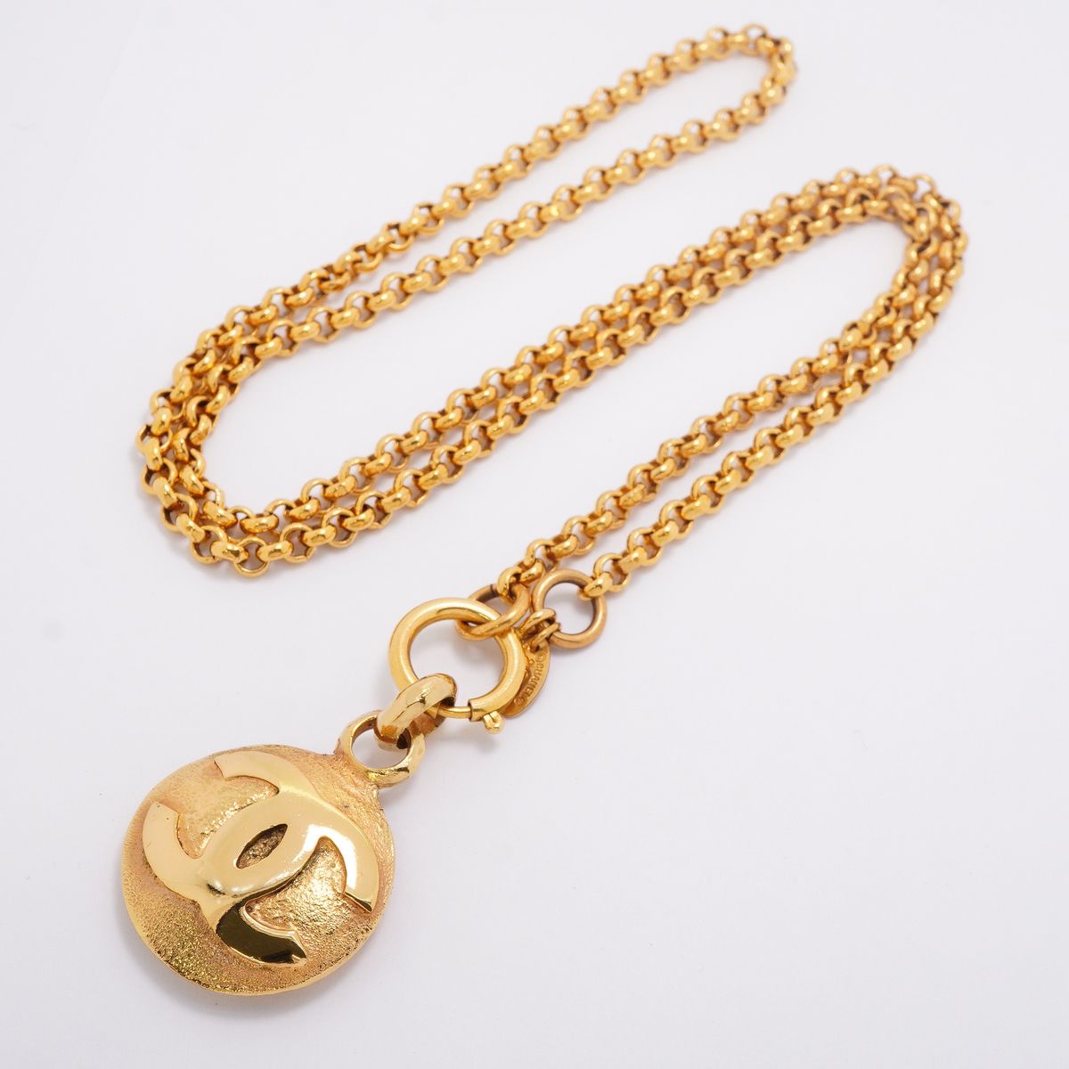 Chanel Necklace Vintage CC Logo Round Circle Gold Plated — view 3
