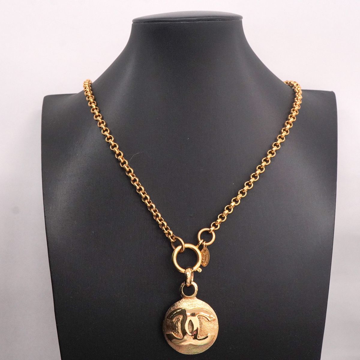 Chanel Necklace Vintage CC Logo Round Circle Gold Plated — view 6