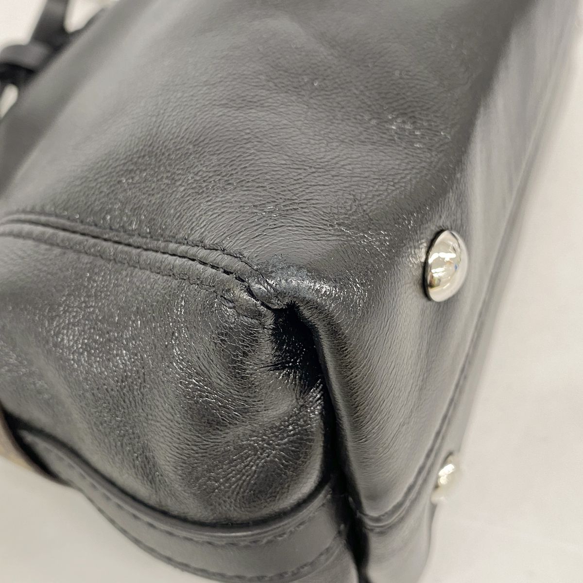 Louis Vuitton Shoulder Bag LV Vibe Carry All BB Black — view 6