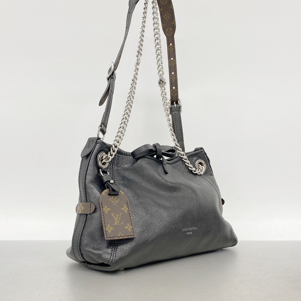 Louis Vuitton Shoulder Bag LV Vibe Carry All BB Black — view 2