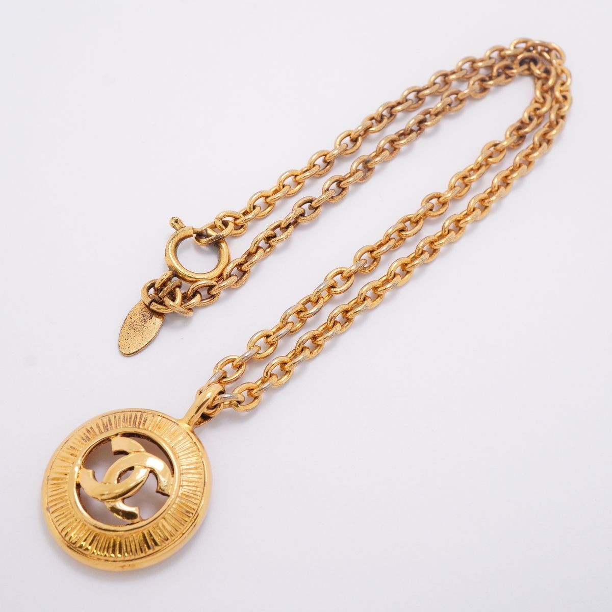 Chanel Necklace Vintage CC Logo Round Circle Gold Plated — view 3