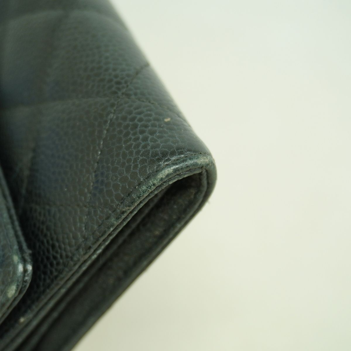 Chanel Wallet Quilted Caviar Leather Black Gold — view 5