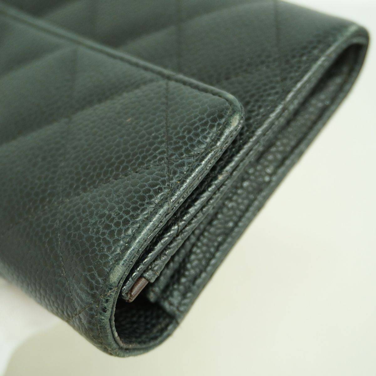 Chanel Wallet Quilted Caviar Leather Black Gold — view 8