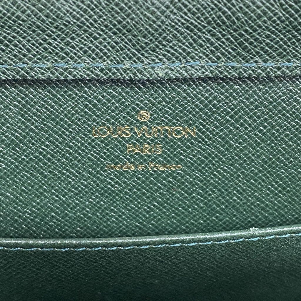 Louis Vuitton Clutch Taiga Baikal Epi — view 5