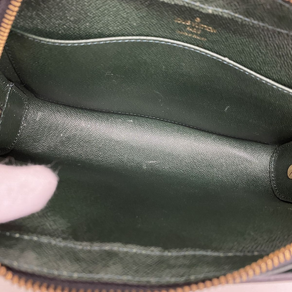 Louis Vuitton Clutch Taiga Baikal Epi — view 4