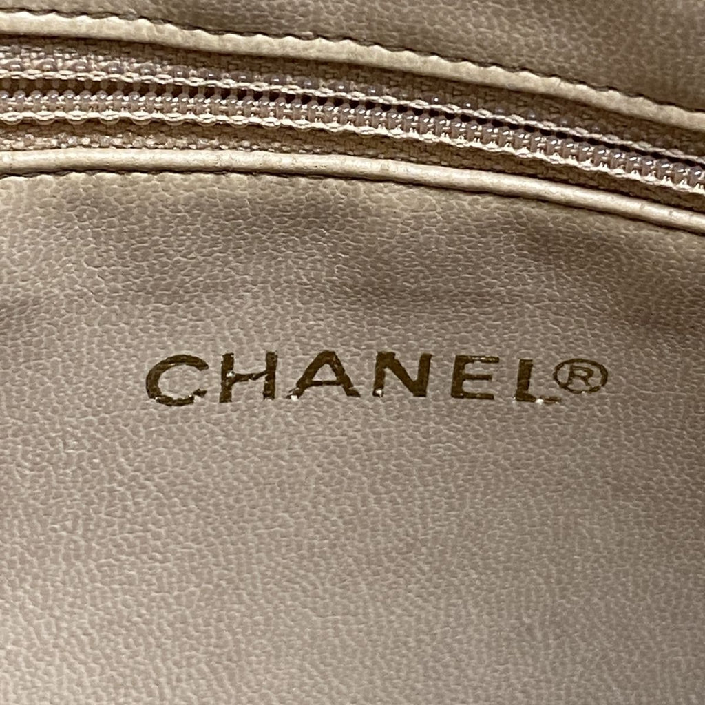 Chanel Chain Tote Caviar Leather Ivory Gold — view 5