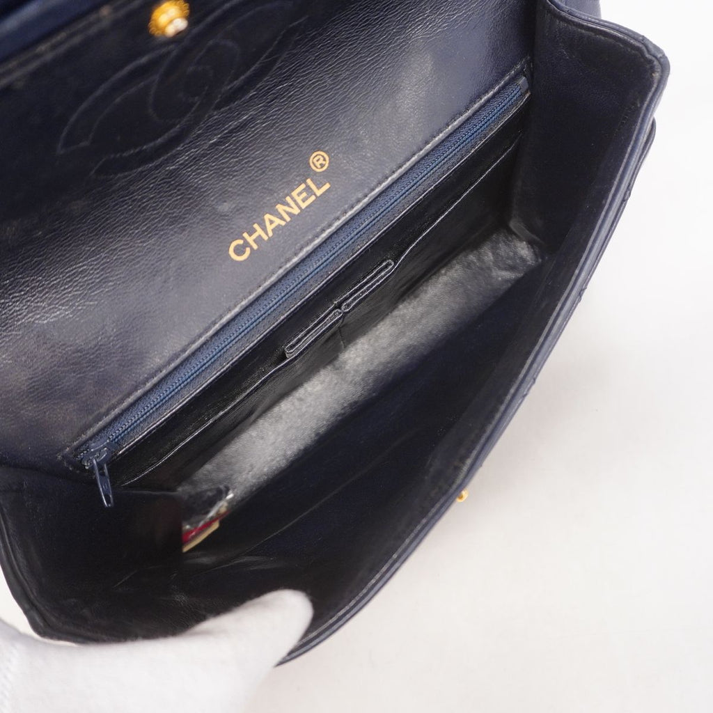 Chanel Shoulder Bag Quilted Lambskin Navy Gold — view 4