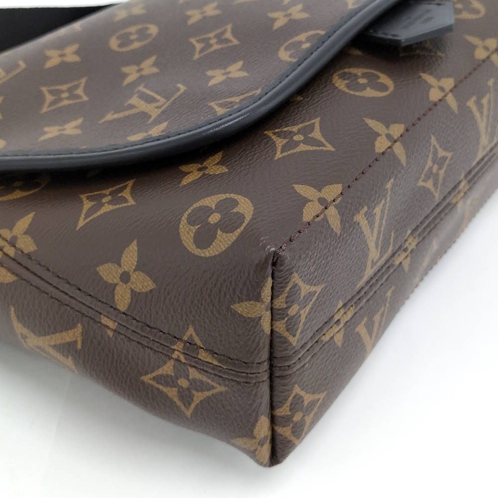 Louis Vuitton Shoulder Bag Magnetic Messenger Monogram Macassar — view 4