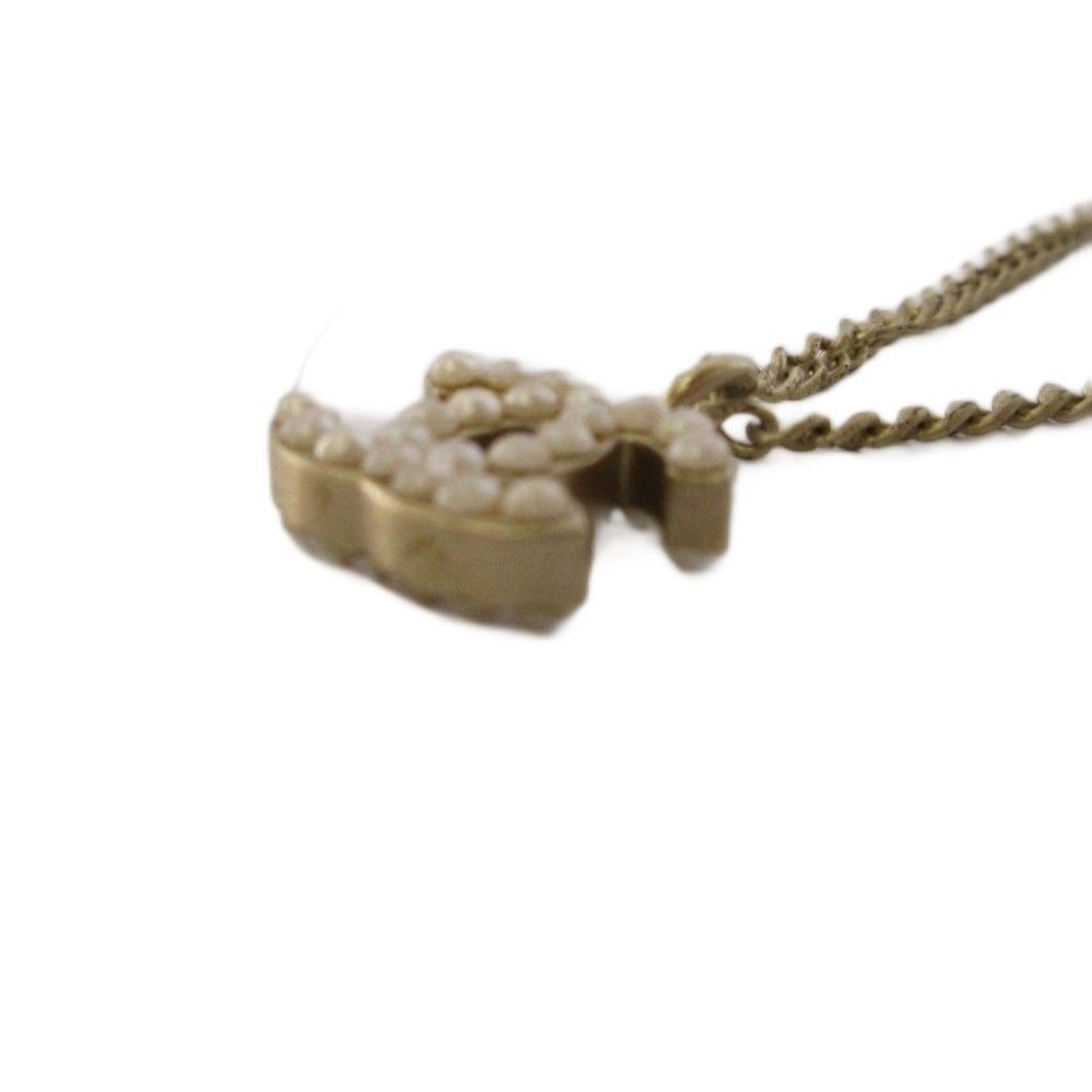 Chanel Pendant CC Logo Pearl Silver — view 3