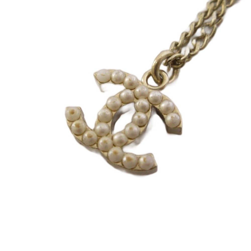 Chanel Pendant CC Logo Pearl Silver — view 5