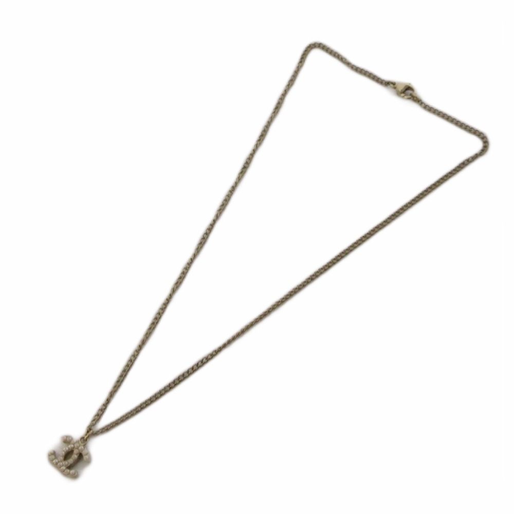 Chanel Pendant CC Logo Pearl Silver — view 2