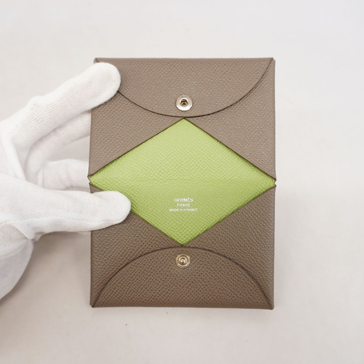 Hermes Card Case Calvi Verso Veau Epsom Etain Vert Criquet Silver — view 3